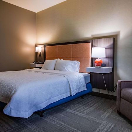 Hampton Inn Hadley-Amherst Area Екстериор снимка