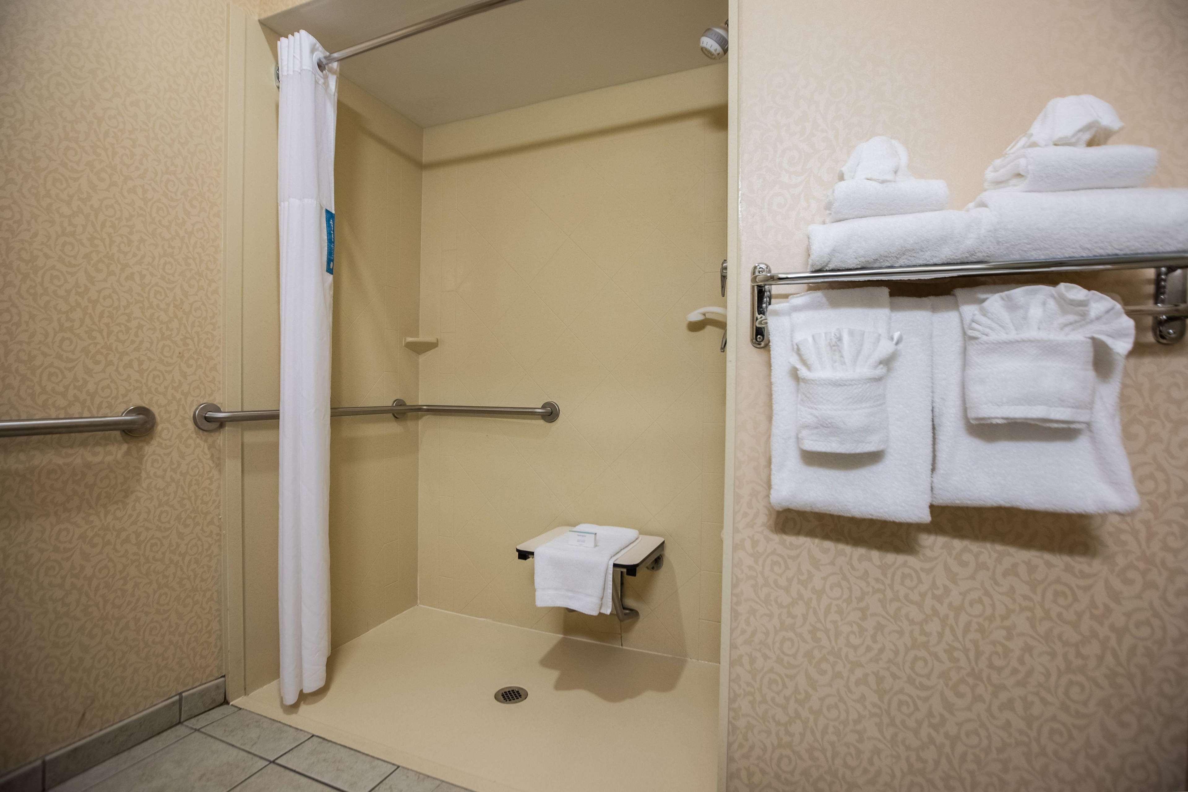 Hampton Inn Hadley-Amherst Area Екстериор снимка