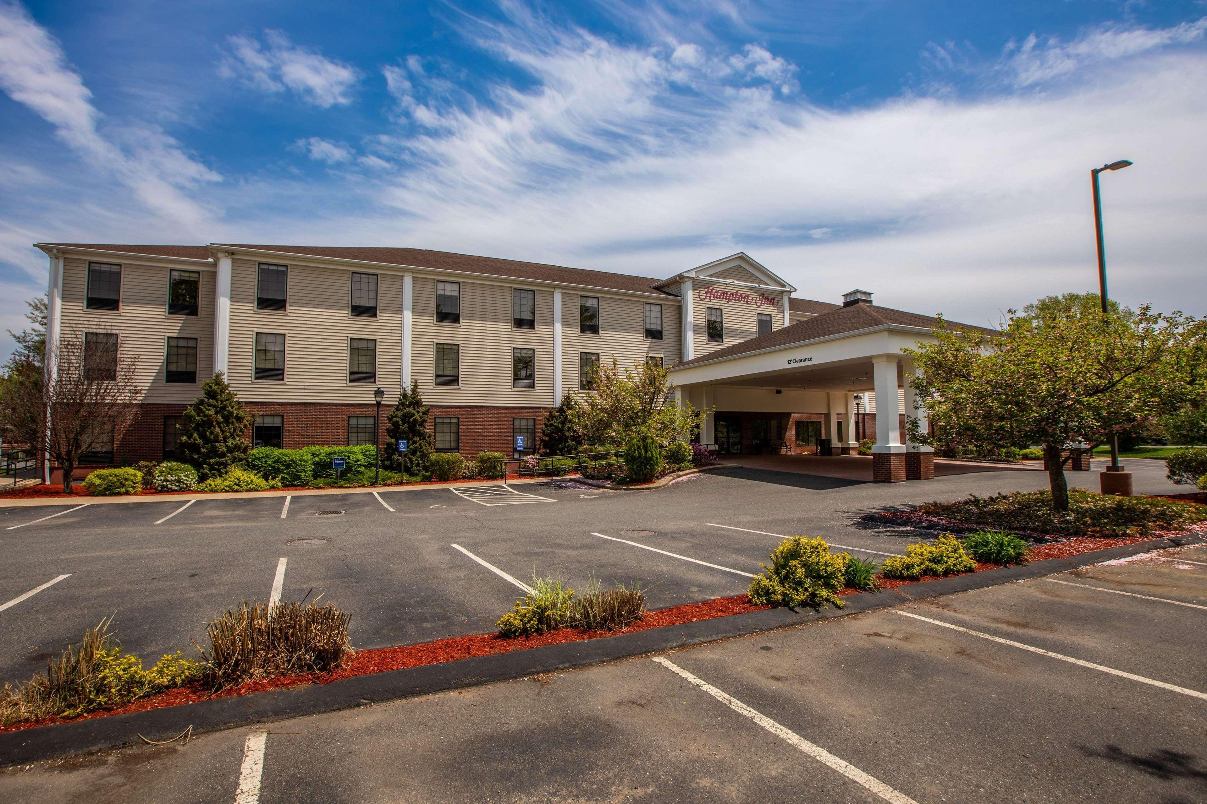 Hampton Inn Hadley-Amherst Area Екстериор снимка