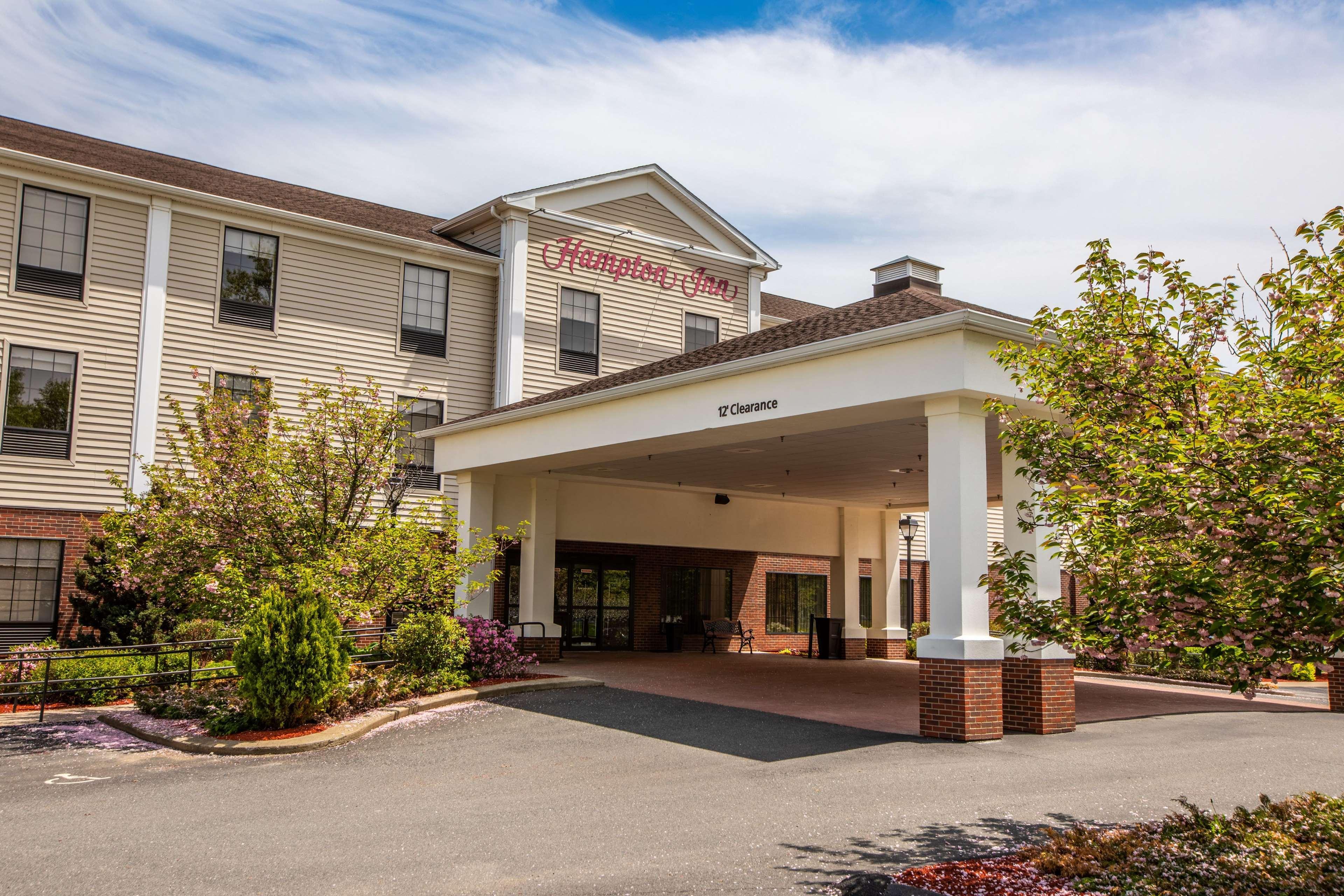 Hampton Inn Hadley-Amherst Area Екстериор снимка