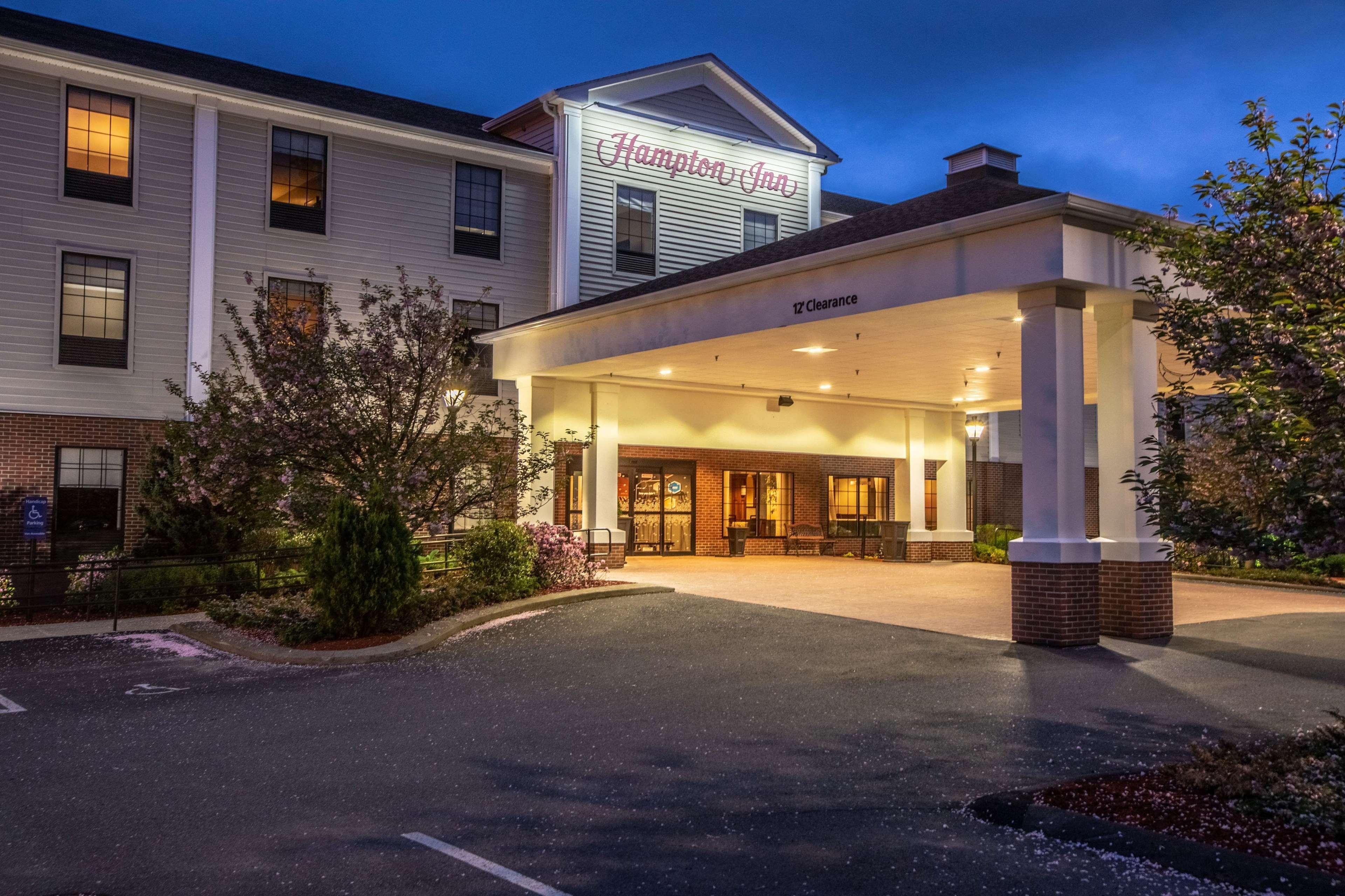 Hampton Inn Hadley-Amherst Area Екстериор снимка