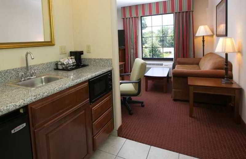 Hampton Inn Hadley-Amherst Area Екстериор снимка